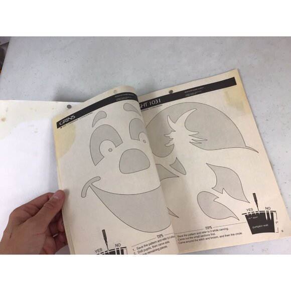 Pumpkin Carving Kit & Book Several Designs Vintage - Picture 4 of 5
